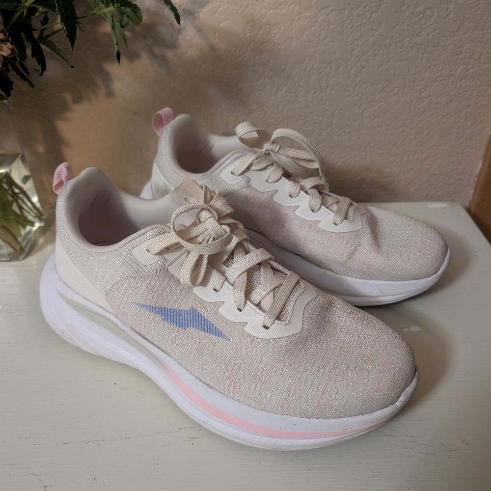 Women's Avia Cream and Pink Athletic Sneakers Size 11